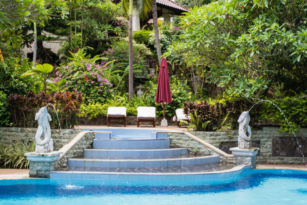 Swimming pool Gunung Paradis and sun terrace